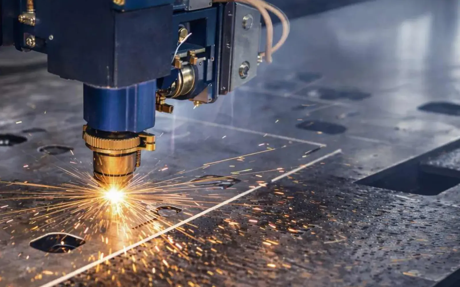 Fiber laser head used for permanent laser marking of metal parts