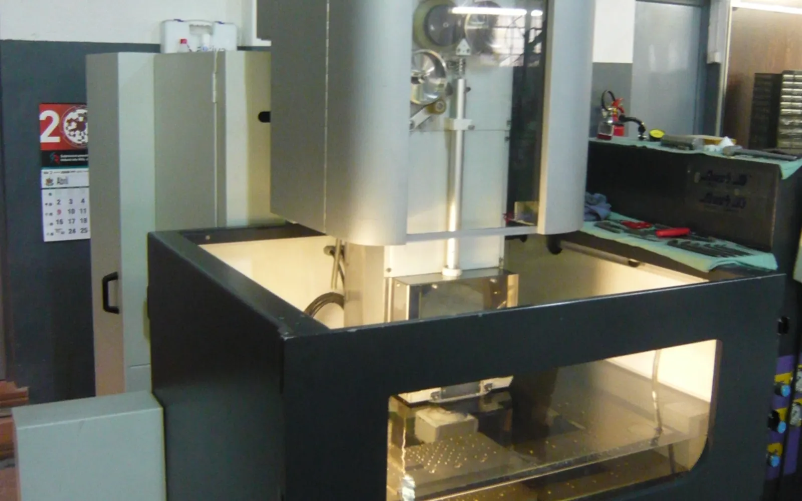 Wire EDM cutting machine for precision tool and die parts